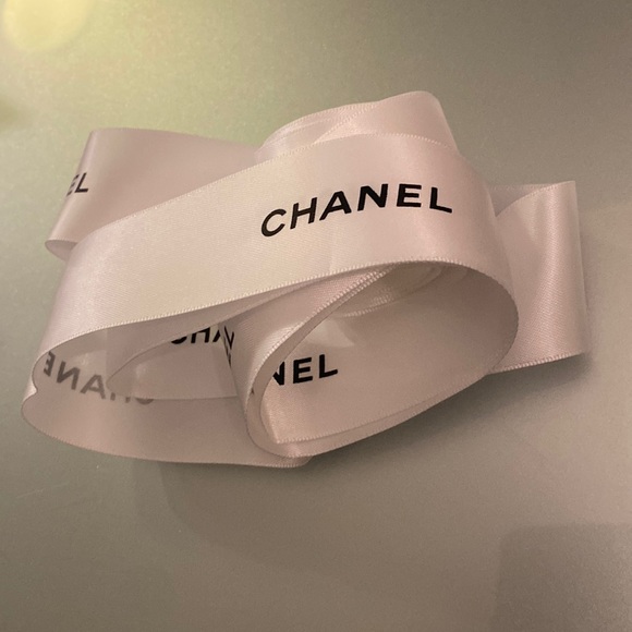 CHANEL 8ft of authentic thick satin ribbon white with black lettering- n… - Picture 3 of 7